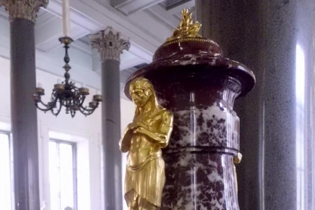 Velika vaza Kolyvan (Kraljica vaza) Kamen kraljice vaza u isposnici 4 slova