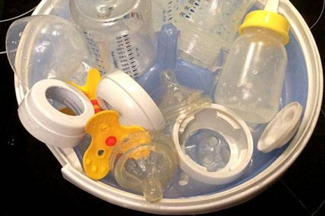 Kako sterilizirati dječje bočice i ostale dodatke za dječju hranu?