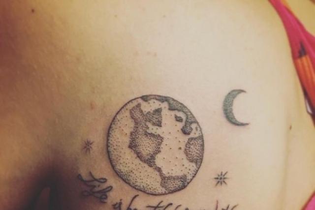 Svemirska tetovaža - značenje i dizajn za djevojke i muškarce Skice tetovaža galaksija i planeta