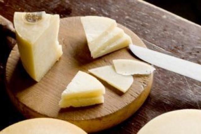 Kako duže čuvati sir u hladnjaku: savjeti i trikovi