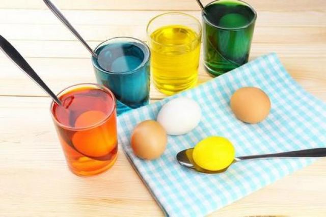 Farbajte jaja za Uskrs - najsigurniji je bakin način